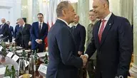 Premier Donald Tusk podziękował prezydentowi Karolowi Nawrockiego. Zdjęcie pochodzi sprzed posiedzenia Rady Bezpieczeństwa Narodowego 11 lutego 2026 roku