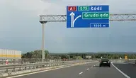 W Polsce możemy całkiem szybko jeździć po autostradach, bo aż 140 km/godz. Dla Sebastiana M. i jego przerobionego BMW było to jednak o wiele za mało - wynika z relacji świadka