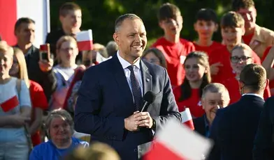 Poseł PiS Radosław Fogiel poinformował, że wbrew oświadczeniu rzecznik MSWiA mieszkanie, do ktrego weszły służby, należy do prezydenta Nawrockiego