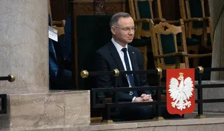 Spekulacje o możliwym powrocie Andrzeja Dudy do politycznej gry wywołują burzę komentarzy i pytania o jego kolejne ambicje.