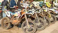 145-latka ćwicząca motocross wypadła z trasy i uderzyła w drzewo