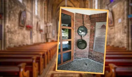 Zdjęcie ławek ustawionych w kościele