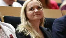 Ministerstwo Zdrowia planuje nowe zasady finansowania porodówek uzależnione od liczby porodów, co może doprowadzić do likwidacji mniejszych oddziałów w Polsce.