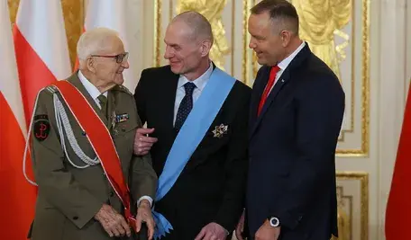 Święto Narodowe Trzeciego Maja. Prezydent Karol Nawrocki, odznaczony Krzyżem Wielkim Orderu Odrodzenia Polski mjr Jakub Nowakowski ps. Tomek i odznaczony Orderem Orła Białego dziennikarz i działacz mniejszości polskiej na Białorusi Andrzej Poczobut