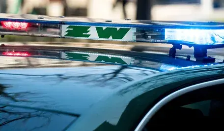 W lesie pod Nidzicą znaleziono 33 wojskowe skrzynie, a choć Żandarmeria Wojskowa twierdzi, że były puste, mieszkańcy przekonują, że widzieli w nich przedmioty przypominające pociski szkoleniowe.