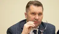Zdaniem kandydata PiS na premiera Przemysława Czarnka rodziny w ramach programu 800 Plus powinny dostawać więcej pieniędzy na kolejne dzieci 