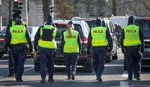 umundurowani policjanci podczas działań operacyjnych