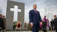 Prezydent Karol Nawrocki w czasie uroczystości pogrzebowych w Kamesznicy 