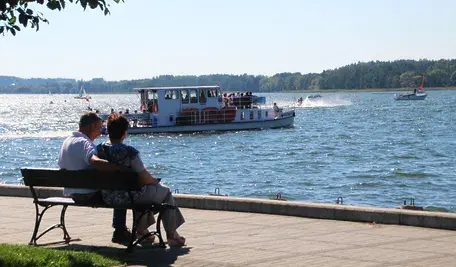 Prognozy długoterminowe wskazują, że nadchodzące lato w Polsce może być cieplejsze od normy, ale jednocześnie bardzo zmienne, z możliwymi burzami i okresowymi falami upałów.