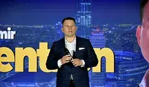 Sławomir Mentzen podczas wystąpienia publicznego