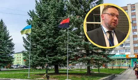 Bartosz Cichocki oddaje order od Zełenskiego