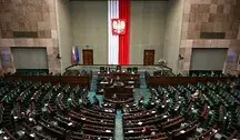 Trend jest wyraźny. Główna partia koalicji rządzącej wyraźnie traci poparcie