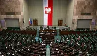 Trend jest wyraźny. Główna partia koalicji rządzącej wyraźnie traci poparcie