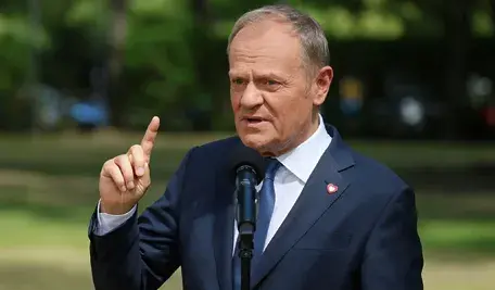 Premier Donald Tusk podczas konferencji prasowej