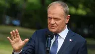 Warszawa, 09.06.2026. Premier Donald Tusk na konferencji prasowej przed siedzibą KPRM w Warszawie po posiedzeniu rządu, 9 bm. Monika Piątkowska będzie wspólną kandydatką KO i PSL w przedterminowych wyborach na prezydenta Krakowa. (jm) PAP/Paweł Supernak