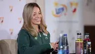 Maja Chwalińska podczas konferencji prasowej po powrocie z Paryża.