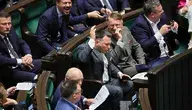 Lider Konfederacji Sławomir Mentzen nie straci immunitetu za odpalani racy na marszu niepodległości 