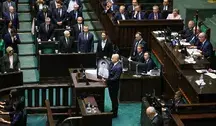 Minuta ciszy dla uczczenia pamięci zamordowanego Henry'ego Nowaka. Ławy rządowe? Wszyscy siedzą, z Tuskiem na czele, a Grabiec nawet próbuje coś krzyczeć 