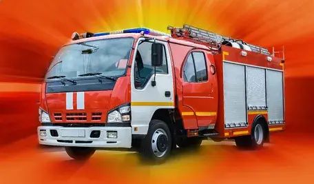 Sprawa z Saksonii jest kuriozalna, jeżeli auta uprzywilejowany musiałby jeździć do wypadków i pożarów z przepisową prędkością, to po co im sygnały świetlne i syreny alarmowe