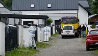 Śledczy podczas czynności na miejscu znalezienia odpadów medycznych