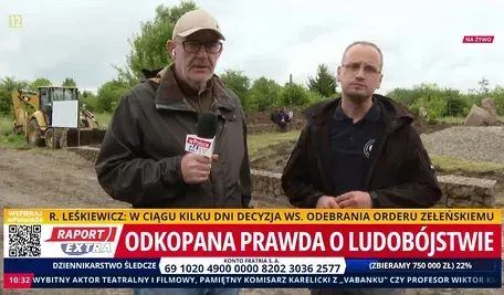 Mariusz Pilis i ks. Tomasz Trzaska na miejscu ekshumacji w Hucie Pieniackiej