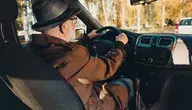 Kierowca senior za kółkiem (