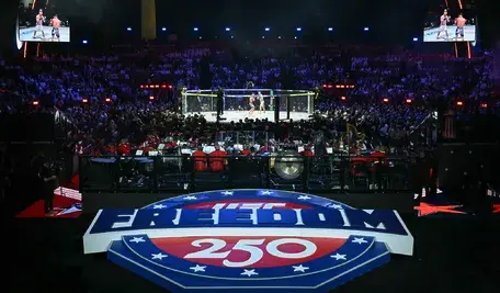 Przed Białym Domem odbyła się gala MMA, prezydent Karol Nawrocki był jednym z gości - i został zaproszony na przyjęcie po jej zakończeniu