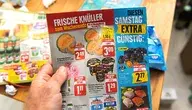 Niemiecka gazeta z produktami w sklepie