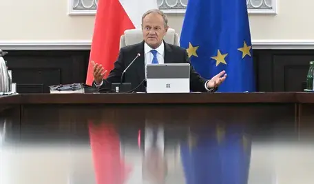 Eurodeputowany KO poparł węgierskie ograniczenie kadencji premiera, które w analogicznym wariancie mogłoby podważyć długoletnią pozycję Donalda Tuska jako szefa rządu.