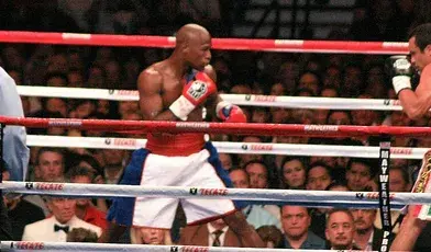 Legendarny bokser Floyd Mayweather jest oskarżony o to, że zapłacił za zegarek czekiem bez pokrycia