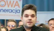 Posłanka KO Kamila Gasiuk-Pihowicz chwali reakcję partii na aferę Dawida Kacprzyka, co wywołuje falę krytyki i drwin ze strony internautów.