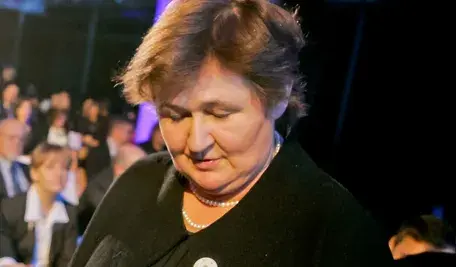 Magdalena Środa, komentując aferę dotyczącą wysokich zarobków lekarzy, skrytykowała piłkarzy i ich wielomilionowe wynagrodzenia, wskazując je jako przykład społecznych nierówności.