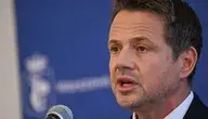 Warszawa, 19.06.2026. Prezydent m.st. Warszawy Rafał Trzaskowski podczas konferencji prasowej w siedzibie Urzędu Miasta w Warszawie, 19 bm. Tematem spotkania są działania miasta w sprawie Warszawskiego Szpitala Południowego. (jm) PAP/Piotr Nowak