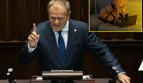 Na zdjęciu premier Tusk na sejmowej mównicy i kobieta w bieliźnie przed kamerką