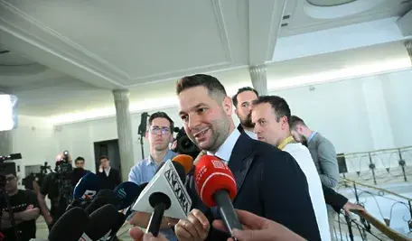 Patryk Jaki ostro krytykuje wniosek Waldemara Żurka o uchylenie immunitetu, nazywając go jednym z najgłupszych i jednocześnie deklaruje gotowość do przesłuchania.