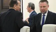 Marcin Kierwiński podczas wypowiedzi medialnej – polityk potwierdza informacje o wynagrodzeniu swojej żony, Agnieszki Gierzyńskiej-Kierwińskiej, dyrektorki w Kolejach Mazowieckich, które według doniesień jest wyższe niż pensja ministra.
