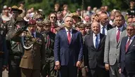 Karol Nawrocki podczas uroczystości odsłonięcia tablicy poświęconej pamięci Powstańcom Śląskim w Grabówce