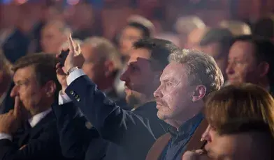 Donald Tusk i Daniel Olbrychski znaleźli się w centrum sporu dotyczącego udziału aktora w jury Festiwalu Polskich Filmów Fabularnych w Gdyni.