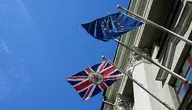 Flagi Unii Europejskiej i Wielkiej Brytanii na tle Londynu – debata o możliwym powrocie UK do UE po latach od brexitu