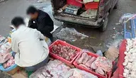 Stare mięso na targu 