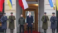 Prezydenci Polski i Ukrainy mają w swoich krajach wielu politycznych przeciwników, ale w chwilach próby tylko jeden z nich ma poparcie całego narodu