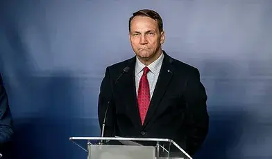 Radosław Sikorski podczas konferencji prasowej