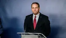 Radosław Sikorski podczas konferencji prasowej