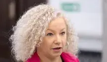 Katarzyna Kotula zwróciła się do samorządów zawodów medycznych z propozycją zastąpienia określeń takich jak „upośledzenie umysłowe” i „zmiana płci” terminologią, którą uważa za bardziej odpowiednią dla pacjentów.