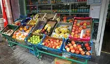 Zdjęcie owoców wystawionych na straganie