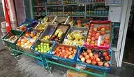 Zdjęcie owoców wystawionych na straganie