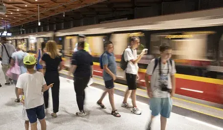 Działania aresztowanego Francuza w warszawskim metrze, były na tyle niepokojące, że został on aresztowany na trzy miesiące. Co chciał zrobić?
