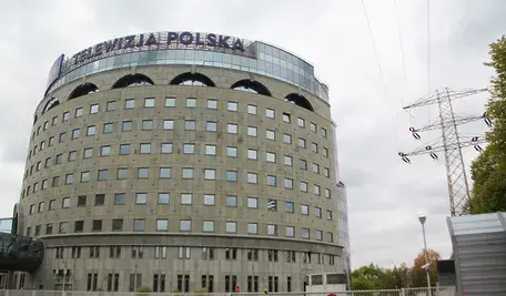 Postawili TVP w stan fikcyjnej likwidacji, by obejść prawo, a teraz kupują gigantyczną flotę aut