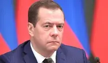 Rosyjski polityk Dmitrij Miedwiediew sugeruje, że Rosja powinna pozwać Polskę i domagać się zwrotu Pałacu Belwederskiego, co jest reakcją na spór o byłe rosyjskie nieruchomości dyplomatyczne w Gdańsku.
