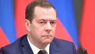 Rosyjski polityk Dmitrij Miedwiediew sugeruje, że Rosja powinna pozwać Polskę i domagać się zwrotu Pałacu Belwederskiego, co jest reakcją na spór o byłe rosyjskie nieruchomości dyplomatyczne w Gdańsku.
